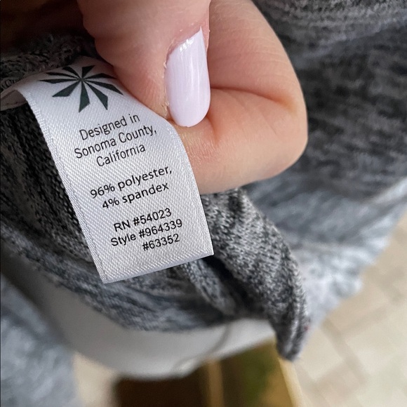 Athleta Warmer Bias Top Gray Long Sleeve Knit Top Small - Picture 9 of 9